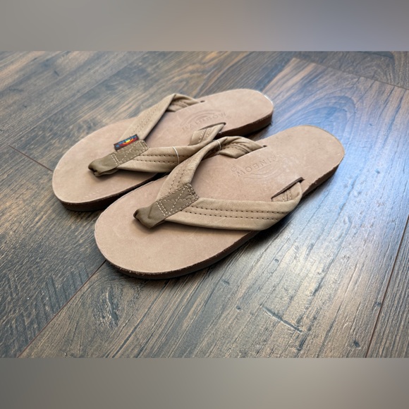 Rainbow Shoes - Rainbows Women’s 301ALTS Leather Brown Flip Flops NWOT Size Small (5.5-6.5)